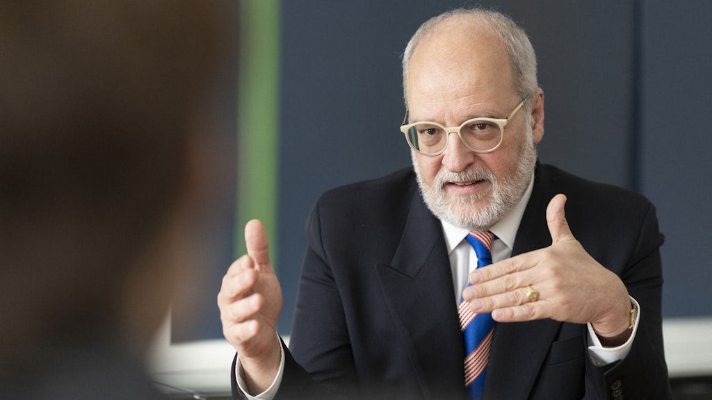 Staatssekretär Alexandre Fasel in Interview.