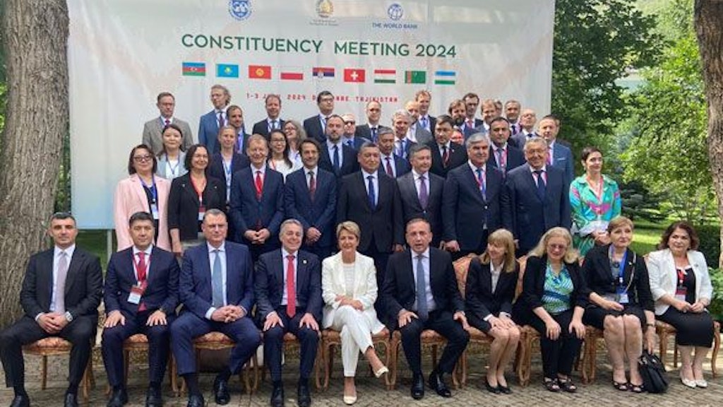 Die Mitglieder der Stimmrechtsgruppe posieren für ein Gruppenfoto.