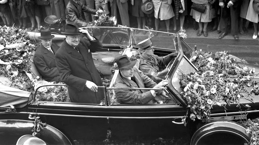 Schwarz-Weiss-Aufnahme von Winston Churchill in Zürich 1946. 