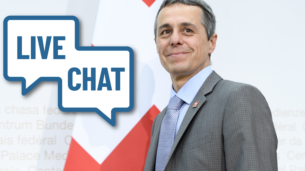 Fotomontage mit Ignazio Cassis, der in die Kamera schaut, und zwei Sprechblas-Icons mit «Live» und «Chat» zur Darstellung eines Interviews.