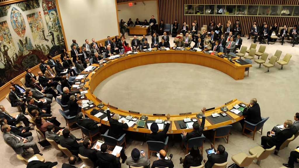 Die Mitgliedstaaten des UNO-Sicherheitsrats stimmen über eine Resolution ab.