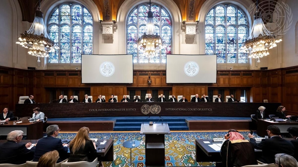 Bild des Verhandlungssaals im Internationalen Gerichtshof in Den Haag.