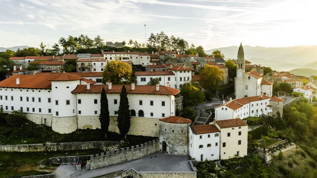 Blick auf die slowenische Stadt Štanjel.