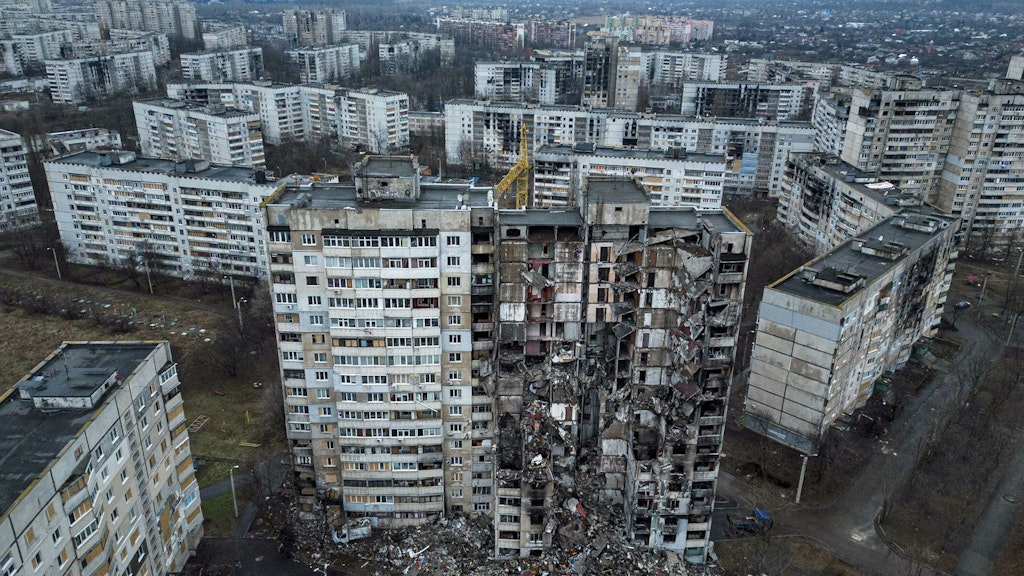 Ein zerstörtes Wohngebäude in der Ukraine.