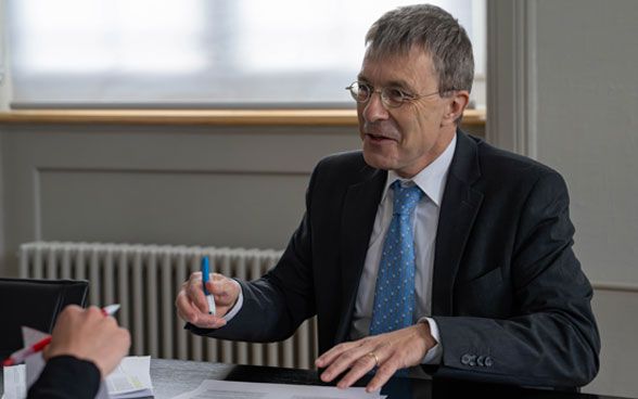 Franz Perrez, Direktor der DV, in seinem Büro.