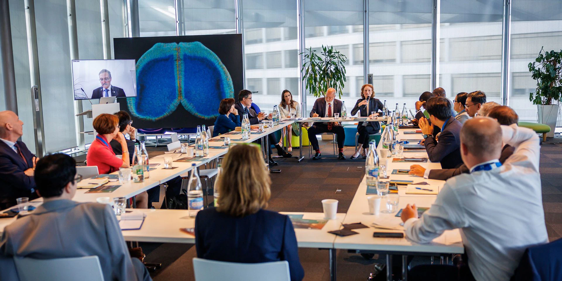 Mit der Präsentation des Geneva Science and Diplomacy Anticipator (GESDA) wurden den anwesenden Mitgliedern des Sicherheitsrats die Trends in Wissenschaft und Technologie vorgestellt, die die grössten Auswirkungen auf die Zukunft von Frieden und Sicherheit haben werden.