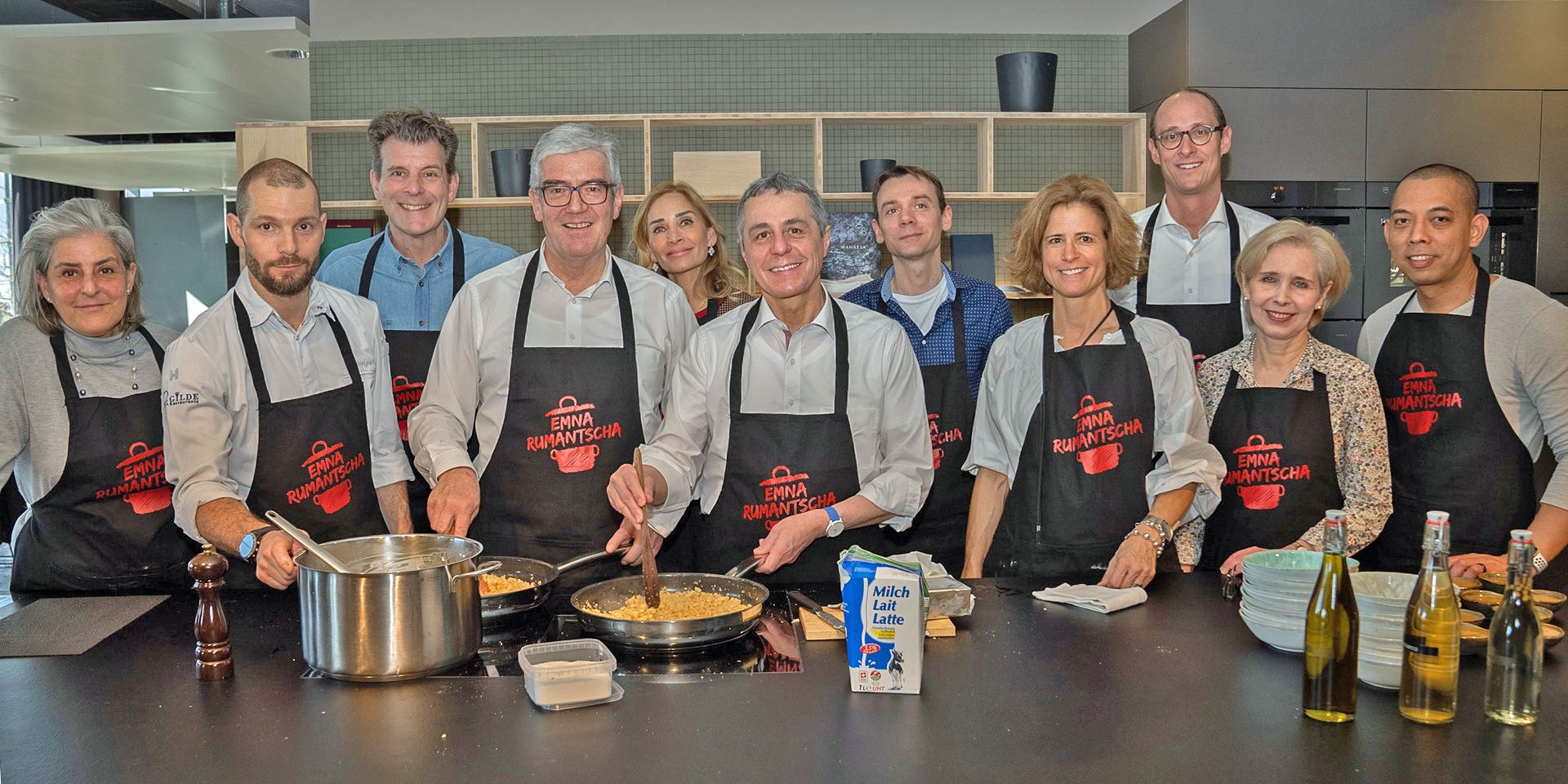 I partecipanti all’atelier di cucina al lavoro. 