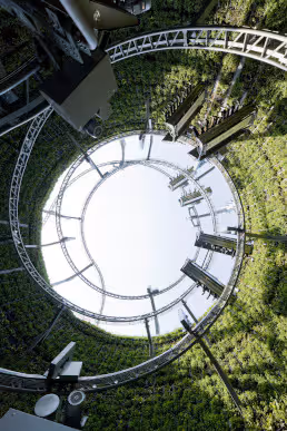 Das Bild zeigt die Sesselliftbahn, die für die Expo 2010 in Shanghai installiert wurde.