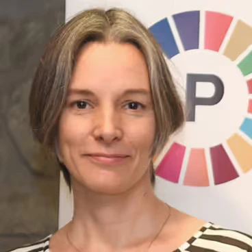 Das Bild zeigt Eva Schmassmann, welche die Koordinationsstelle der Plattform Agenda 2030 führt.