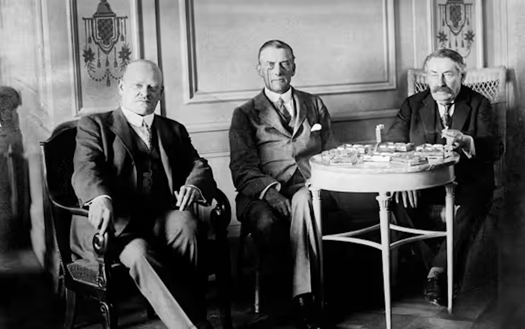 Gustav Stresemann, Austen Chamberlain und Aristide Briand erhielten 1926 den Friedensnobelpreis.