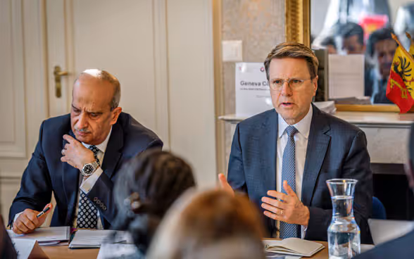 Die ständigen Vertreter von Ägypten und Slowenien bei der UNO in New York an den Geneva Consultations.