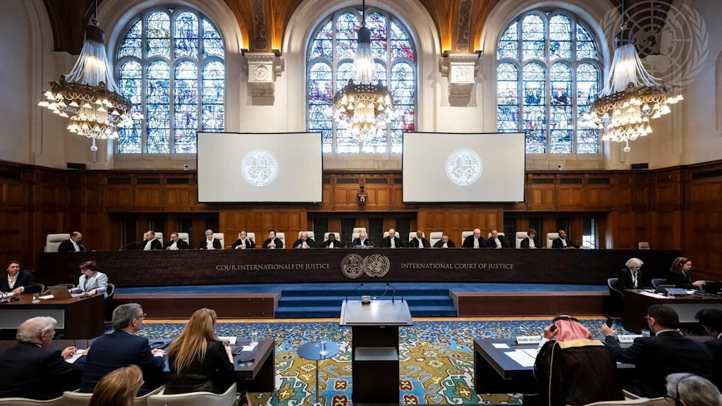 Bild des Verhandlungssaals im Internationalen Gerichtshof in Den Haag.