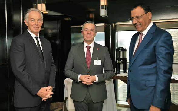 Tony Blair, Bundespräsident Ignazio Cassis und der nigrische Präsident Mohamend Bazoum bei der Geberkonferenz des «Global Community Engagement and Resilience Fund».