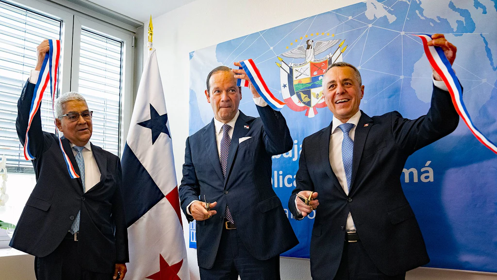 Federal Councillor Cassis inaugurates the new Panamanian embassy alongside his counterpart Javier Martínez-Acha Vásquez, Foreign Minister of Panama.