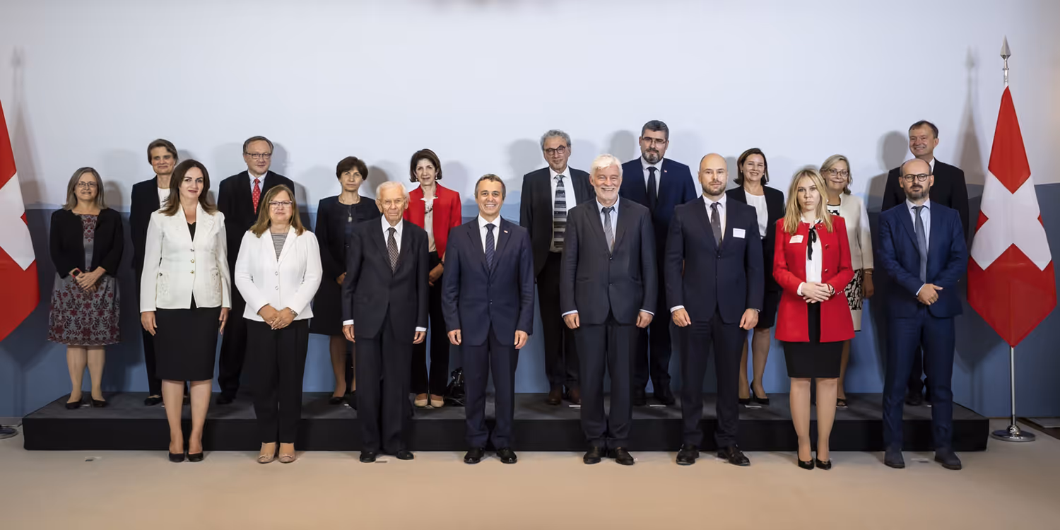 Group photo with Federal Councillor Ignazio Cassis and representatives of ten Southeast European countries.