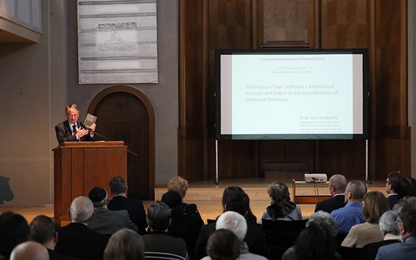 Professor Ivan Lefkovits, Holocaust survivor, presents his work ‘Memoiren von Holocaust-Überlebenden’ (Memoirs of Holocaust survivors), published in German and soon to be published in French.