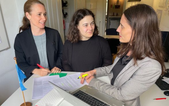 Simona Dörig, Barbara Gonzenbach and Esther Neuhaus from the UN Security Council team working on the Swiss resolution.