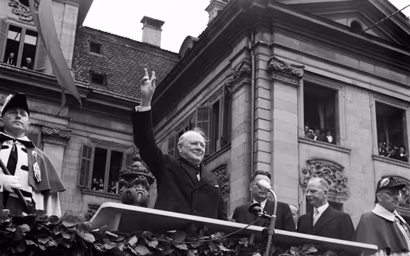 Black and white photograph of Winston Churchill in Zurich 1946.