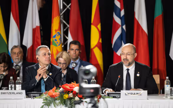 Ignazio Cassis and Deny Shmyhal speak during the meeting.