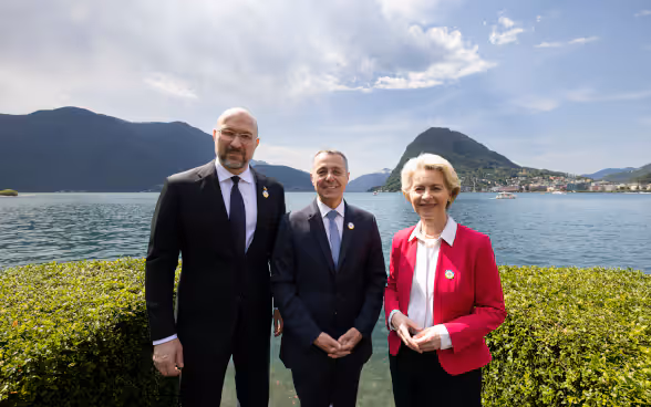 Group photo with the Prime Minister of Ukraine, the President of the Confederation and the President of the European Commission.