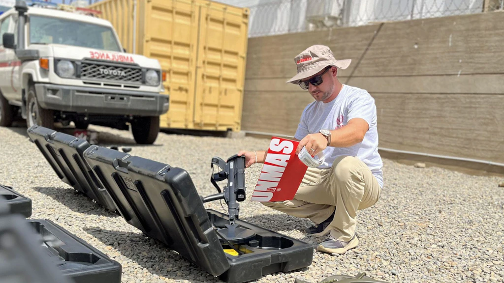 A Swiss Army expert is inspecting specialist equipment in Port Sudan.