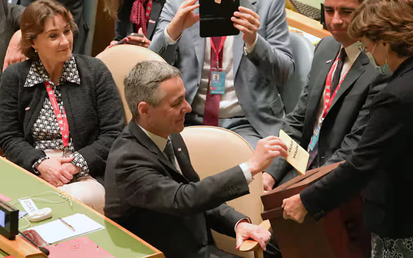 President of the Confederation Ignazio Cassis voting at the UN General Assembly in New York.