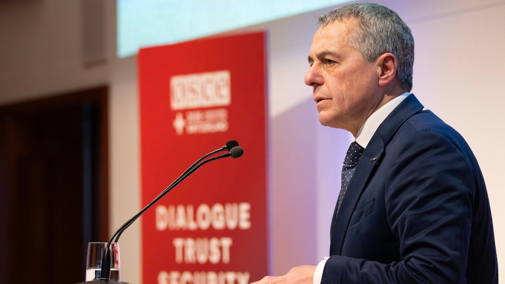 Le président en exercice de l'OSCE, Ignazio Cassis, s'adresse aux participants à la conférence sur la lutte contre l'antisémitisme à Saint-Gall.