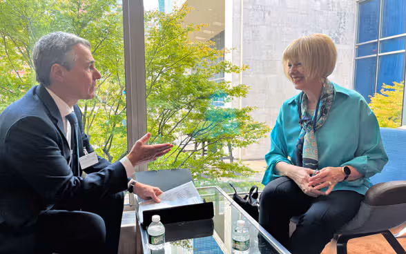Le conseiller fédéral Ignazio Cassis rencontre la secrétaire générale de l’OSCE Helga Schmid pour un entretien bilatéral.
