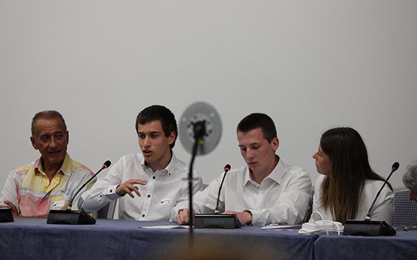 Deux élèves genevois et leur enseignante parlent de leur expérience de la traduction du récit de Christa Markovits, rescapée de l’Holocauste.