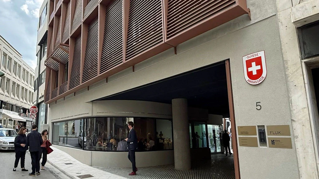 La façade de la Maison suisse de la culture, de la recherche et de la diplomatie dans le quartier de Plaka, à Athènes.