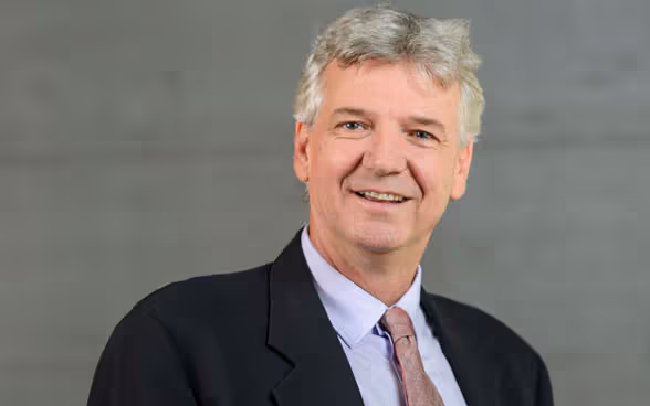 Portrait de Denis Knobel, ambassadeur de Suisse en Slovénie qui représente également les intérêts de la Suisse au Vatican.