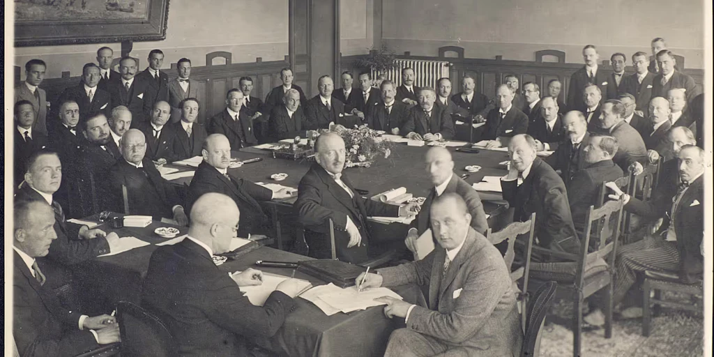 Photo en noir et blanc prise pendant les négociations des accords de Locarno