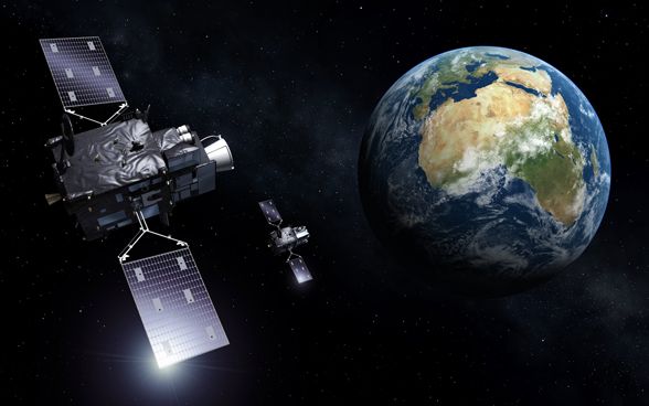 Satellites observant la Terre depuis l'espace.