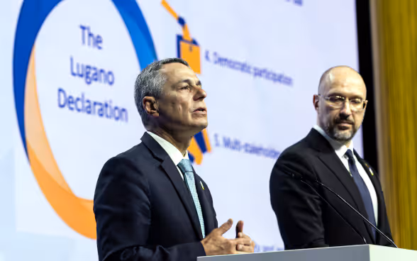 Ignazio Cassis et Denys Shmyhal s'expriment pendant la rencontre.