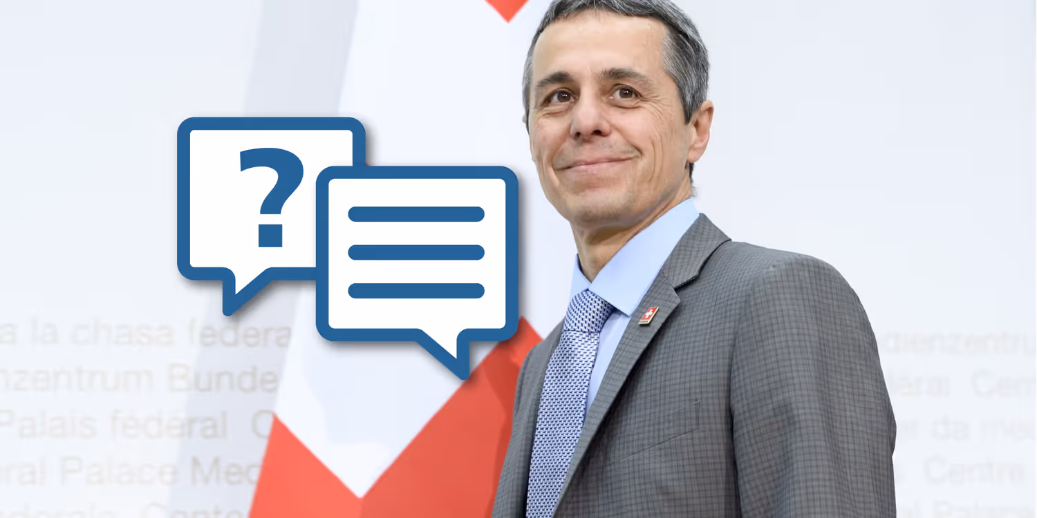 Photomontage pour illustrer l’interview, montrant Ignazio Cassis face à la caméra et deux bulles contenant l’une la question et l’autre la réponse.