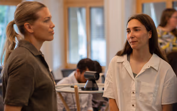  Photo de Lara Dickenmann, Audrey Remy, Marianne Meier et Gian-Marco Caggia participant à la discussion. 