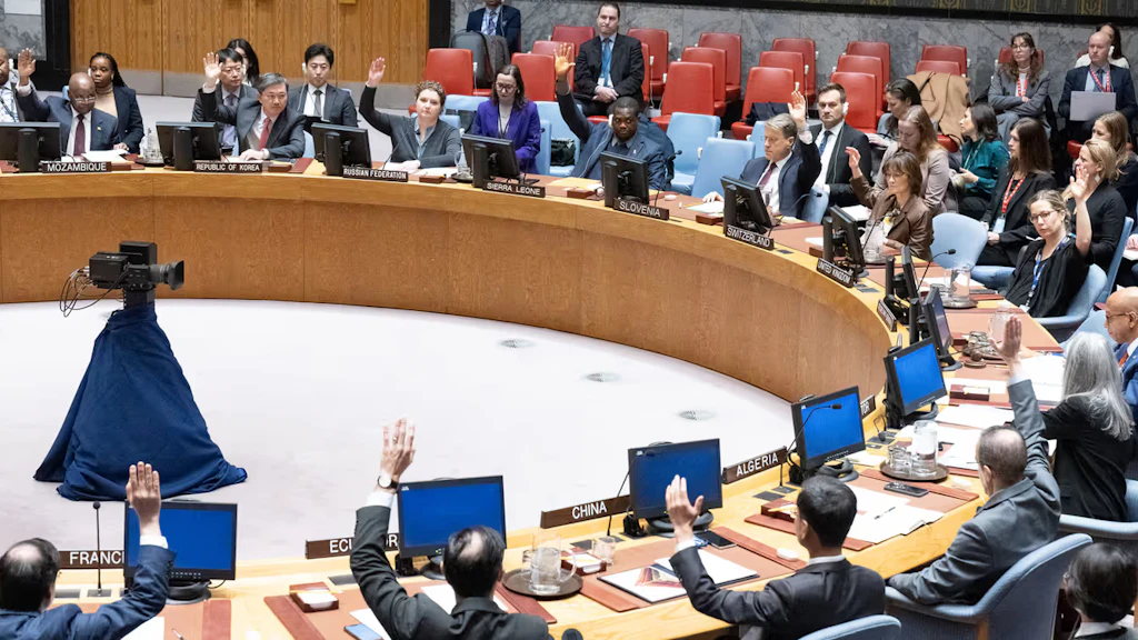 Le Conseil de sécurité de l'ONU le 6 décembre 2024 lors du vote de la résolution qui établit des règles humanitaires d'exception pour toutes les sanctions financières de l'ONU.