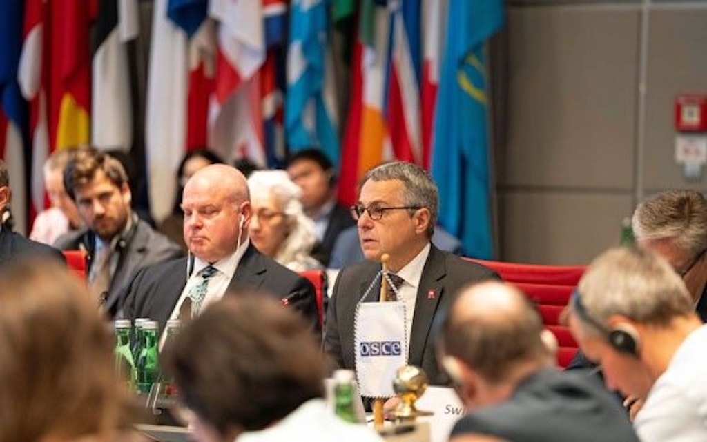 Image du conseiller fédéral Ignazio Cassis lors de son discours devant le Conseil permanent de l’OSCE.