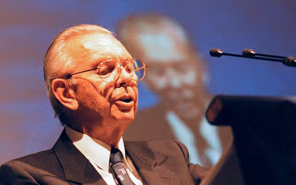 Professore Herwig Schopper in una conferenza nel 1999.