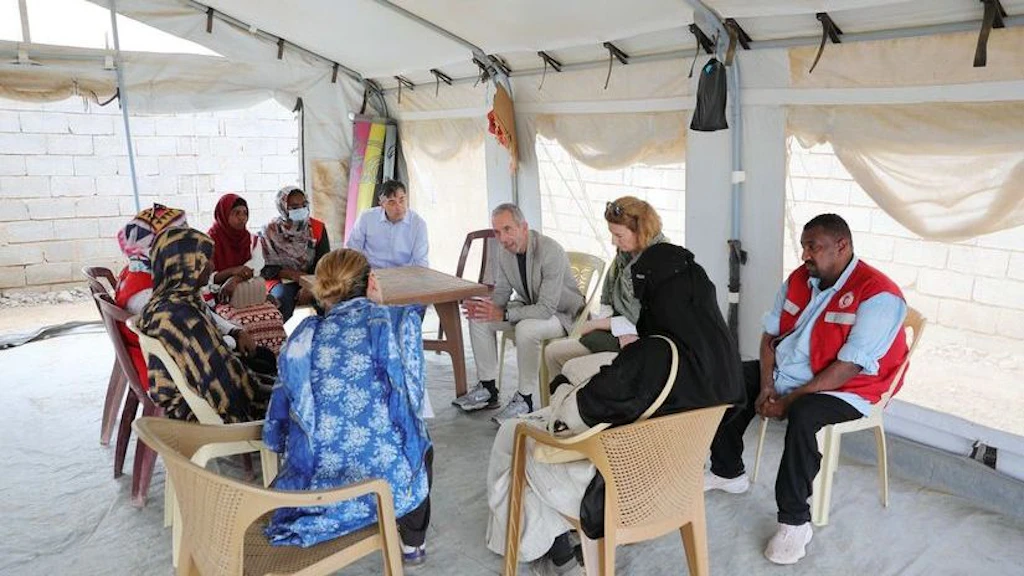 Colloquio nel campo profughi di Port Sudan con una donna sfollata a seguito della conquista della città di Al-Fashir da parte delle RSF.