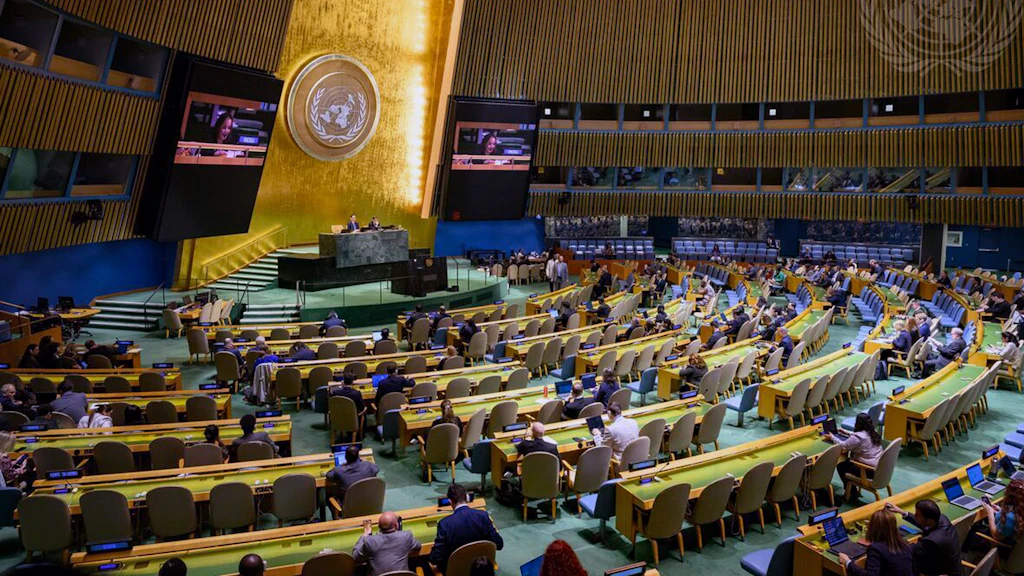 Ripresa grandangolare della Sala dell'Assemblea generale delle Nazioni Unite durante la sessione conclusiva della Conferenza di riesame del Trattato di non proliferazione delle armi nucleari.