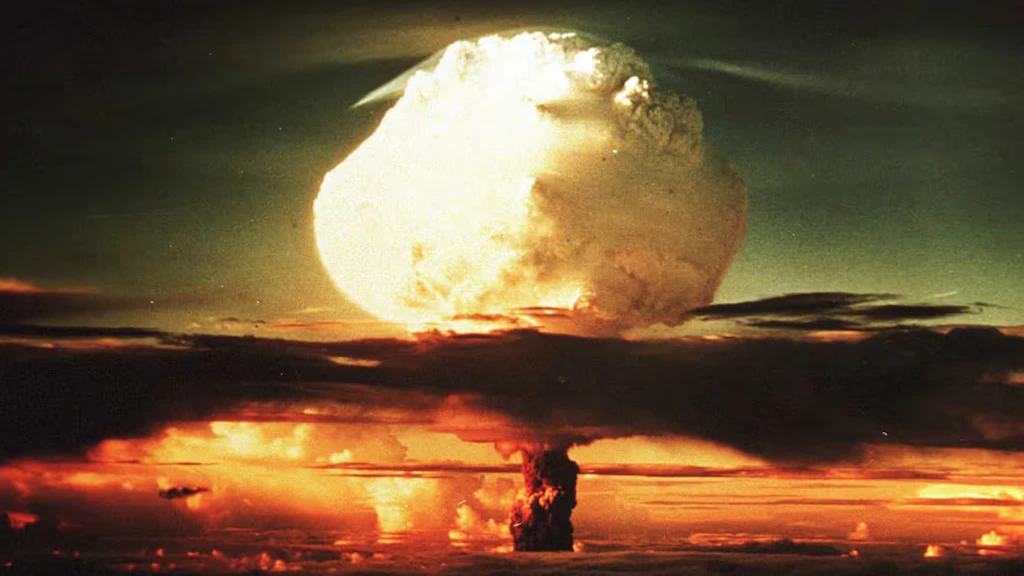 Fungo atomico a seguito di una detonazione nucleare. 