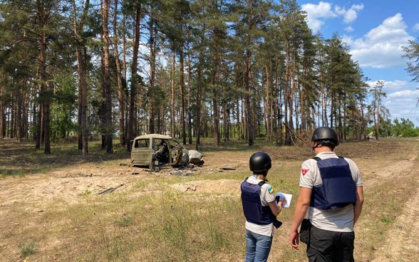 Il personale della FSD conduce un'indagine non tecnica nella provincia di Donetsk.