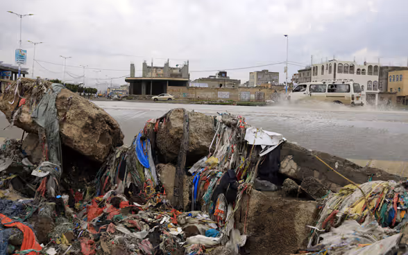 Immagine di una strada allagata nello Yemen.