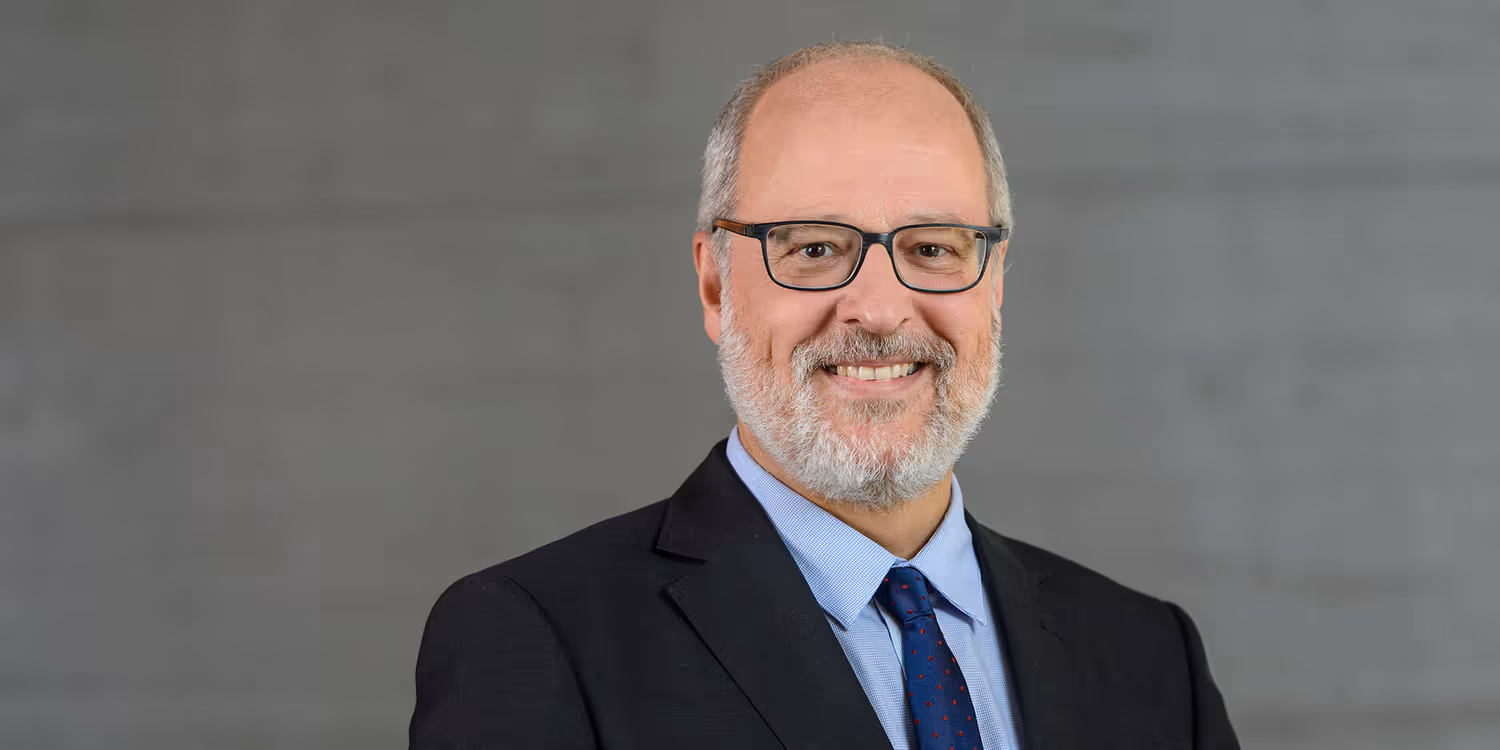 Ritratto dell’ambasciatore Alexandre Fasel, il nuovo incaricato speciale per la diplomazia scientifica.