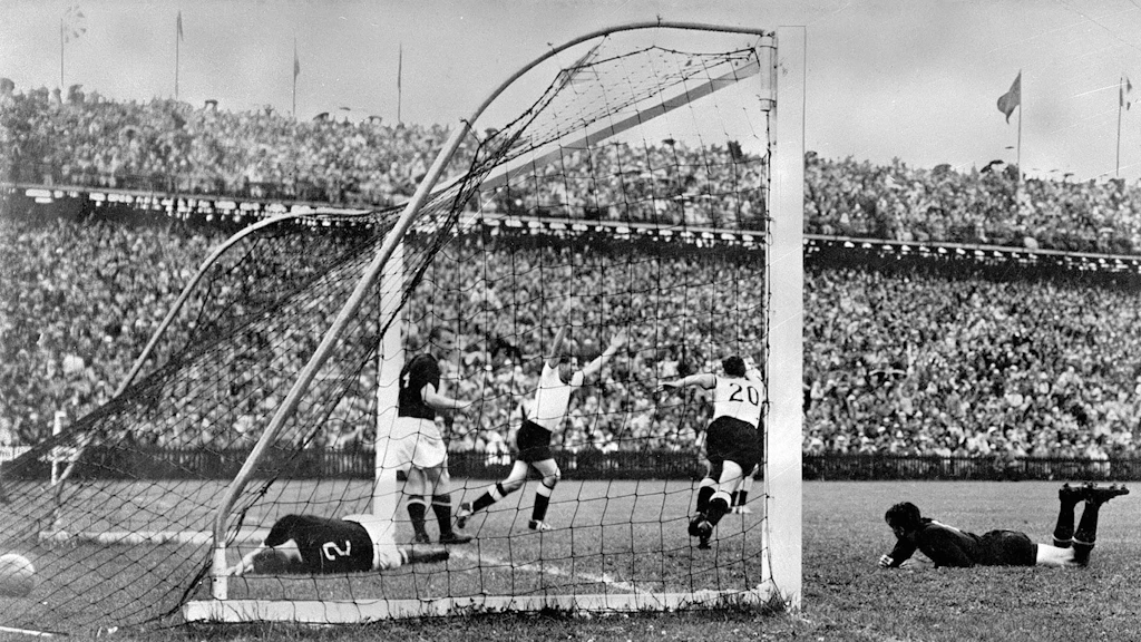Finale della Coppa del mondo di calcio 1954 tra Ungheria e Germania Ovest, il «Miracolo di Berna («Das Wunder von Bern»), stadio Wankdorf, Berna.