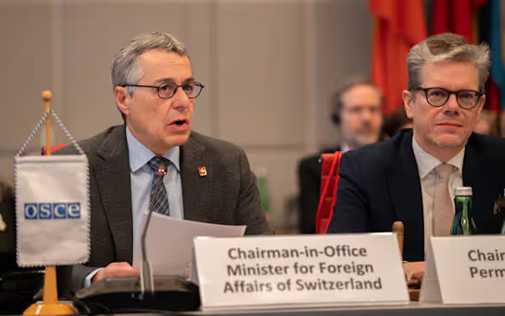 Il consigliere federale Ignazio Cassis interviene davanti al Consiglio permanente dell'OSCE a Vienna.