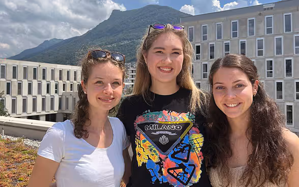 Primo piano di Olena T. e di due studentesse USI.