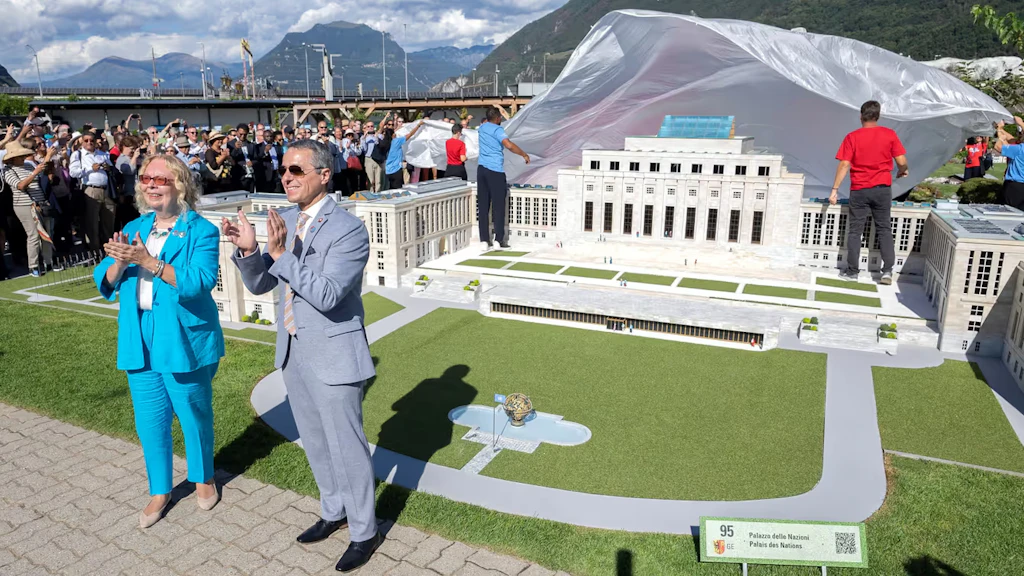 Il presidente della Confederazione Ignazio Cassis inaugura il modello del Palazzo delle Nazioni alla Swissminiatur di Melide.