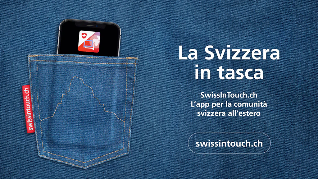 Un telefono cellulare infilato in una tasca dei pantaloni ornata con il Cervino annuncia il lancio dell’app SwissInTouch.